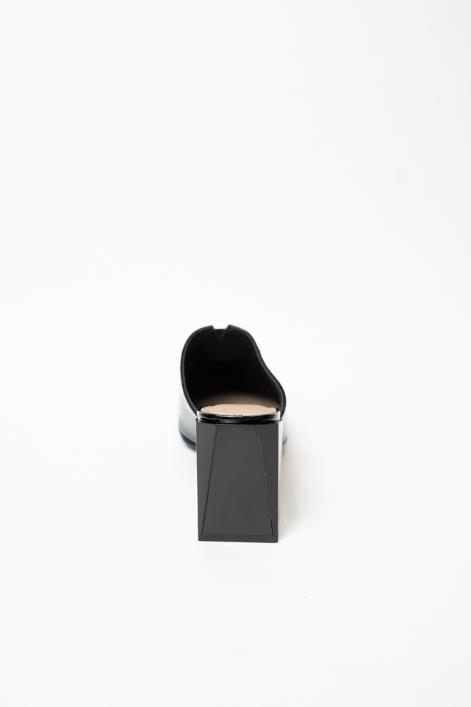 Сабо женские, арт 1F7695T-0902-A2656A, натуральная лакированная кожа, цвет черн.