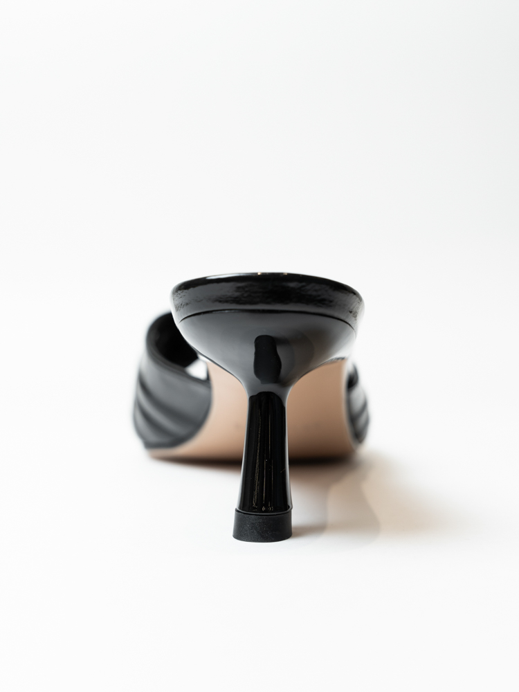 Сабо женские, арт B13-HF80991-1T, натуральная лакированная кожа, цвет черн.