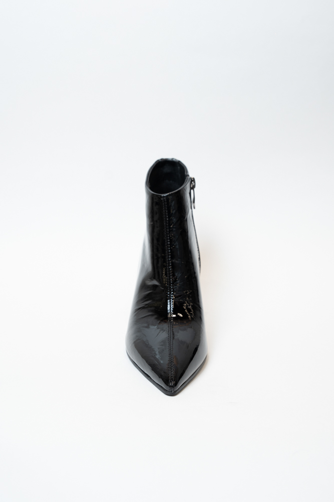 Ботинки женские, арт P113-315/728NP, натуральная лакированная кожа, цвет черн.