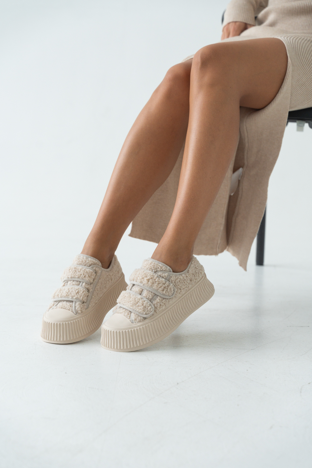 Кроссовки женские, арт 379M-M  , мех искусственный, цвет бел.