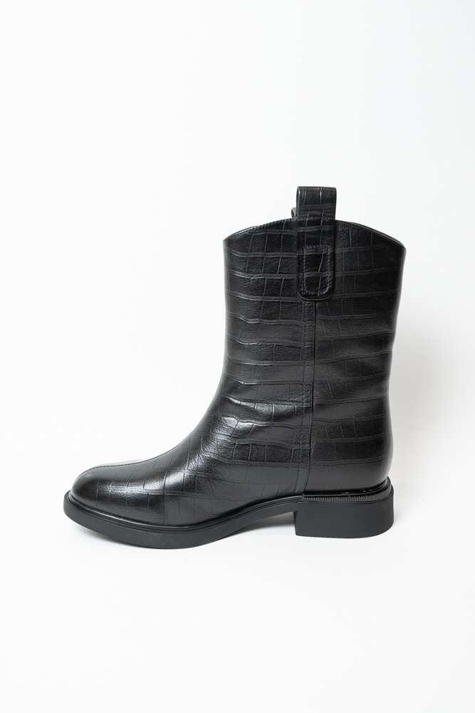 Ботинки женские, арт AKL125-135-P3835, натуральная кожа, цвет черн.