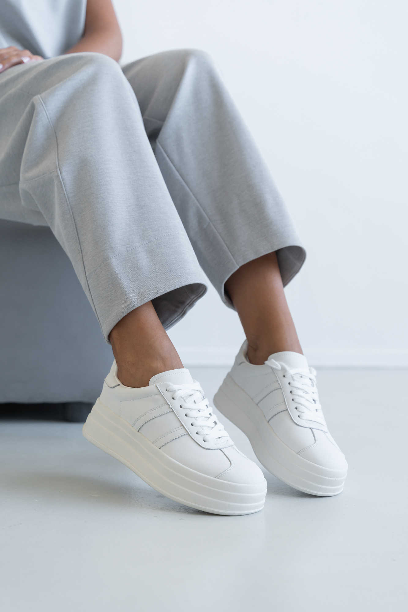 Кроссовки женские, арт 5501-B,натуральная кожа, цвет бел.