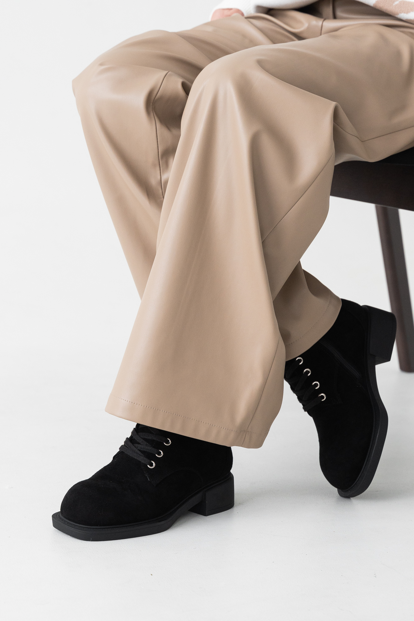 Ботинки женские, арт 067M-6-H, натуральная замша, цвет черн.