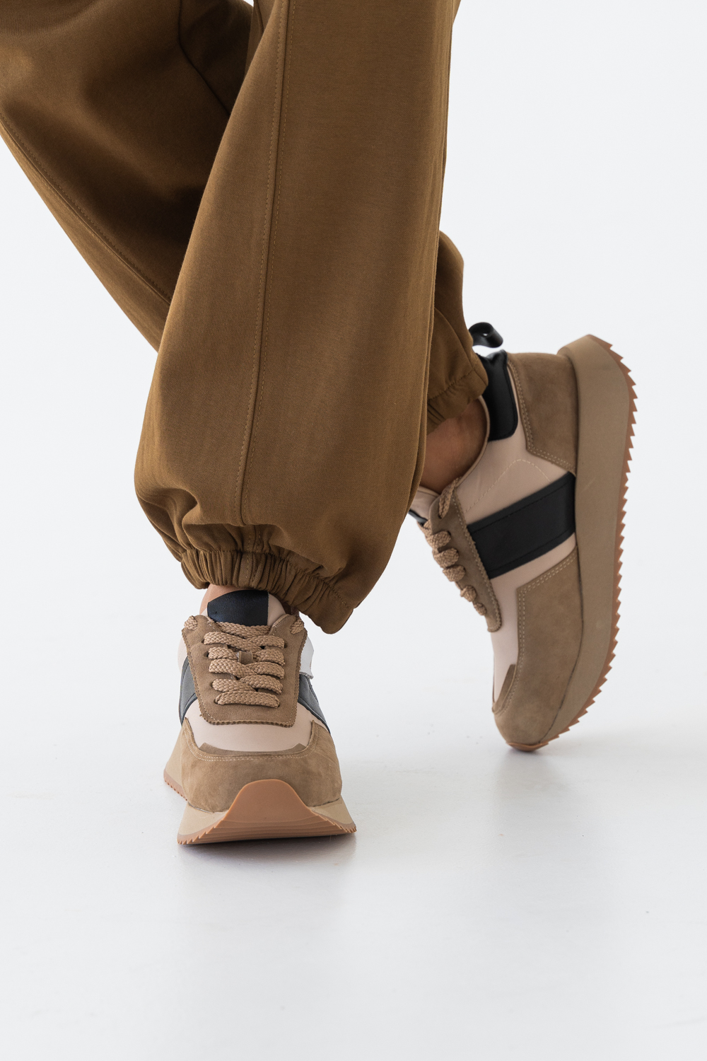 Кроссовки женские, арт 8608-18,натуральная замша/текстиль, цвет беж.