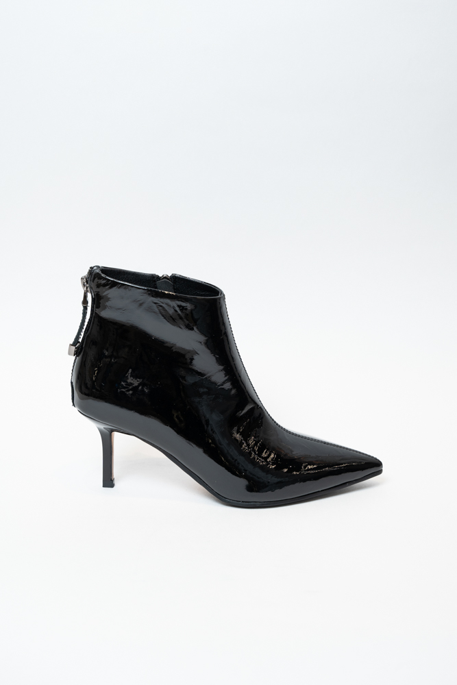 Ботинки женские, арт P113-315/728NP, натуральная лакированная кожа, цвет черн.