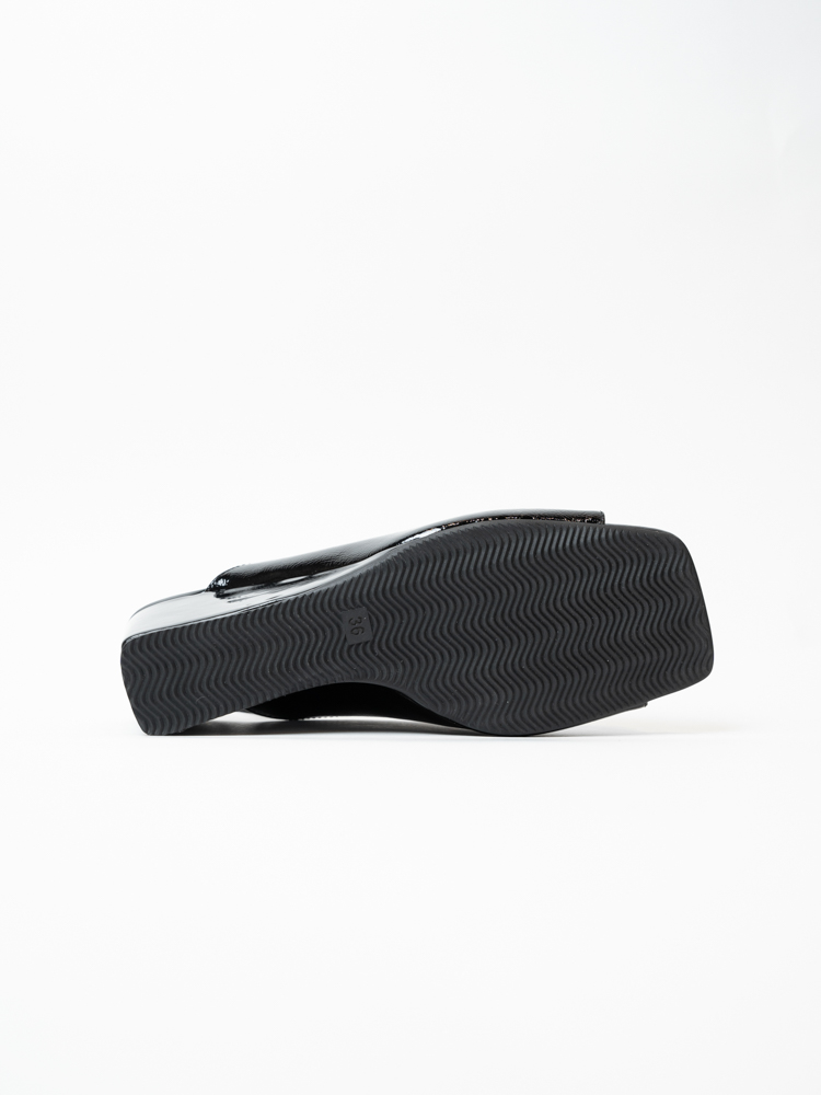 Босоножки женские, арт Y7616B428-6073AL, натуральная лакированная кожа, цвет черн.