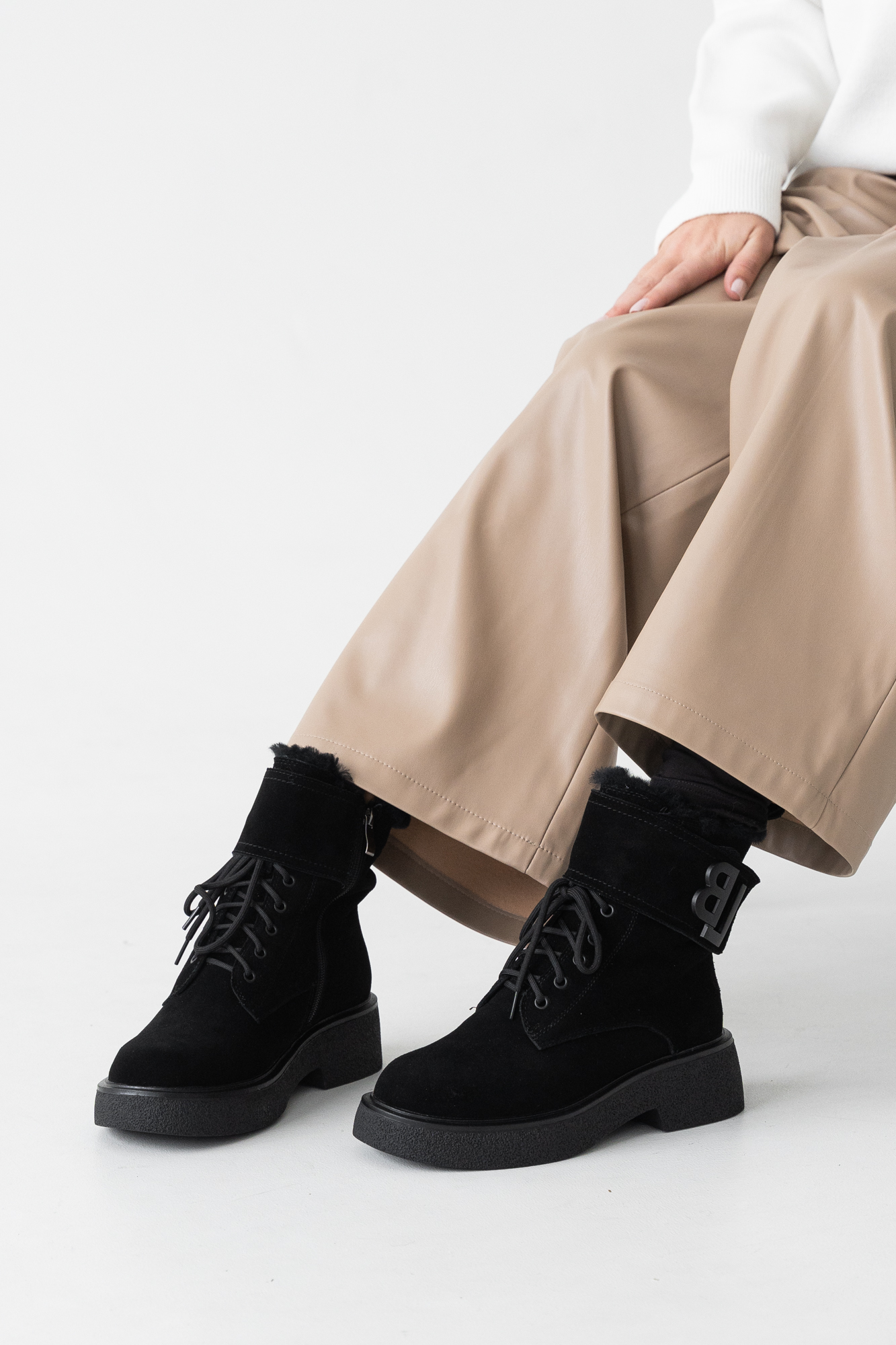 Ботинки женские, арт ZPF5399-Q1262ZM, натуральная замша, цвет черн.