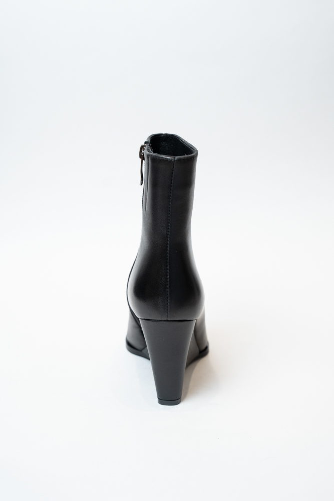 Ботинки женские, арт P111-602/138YP, натуральная кожа, цвет черн.