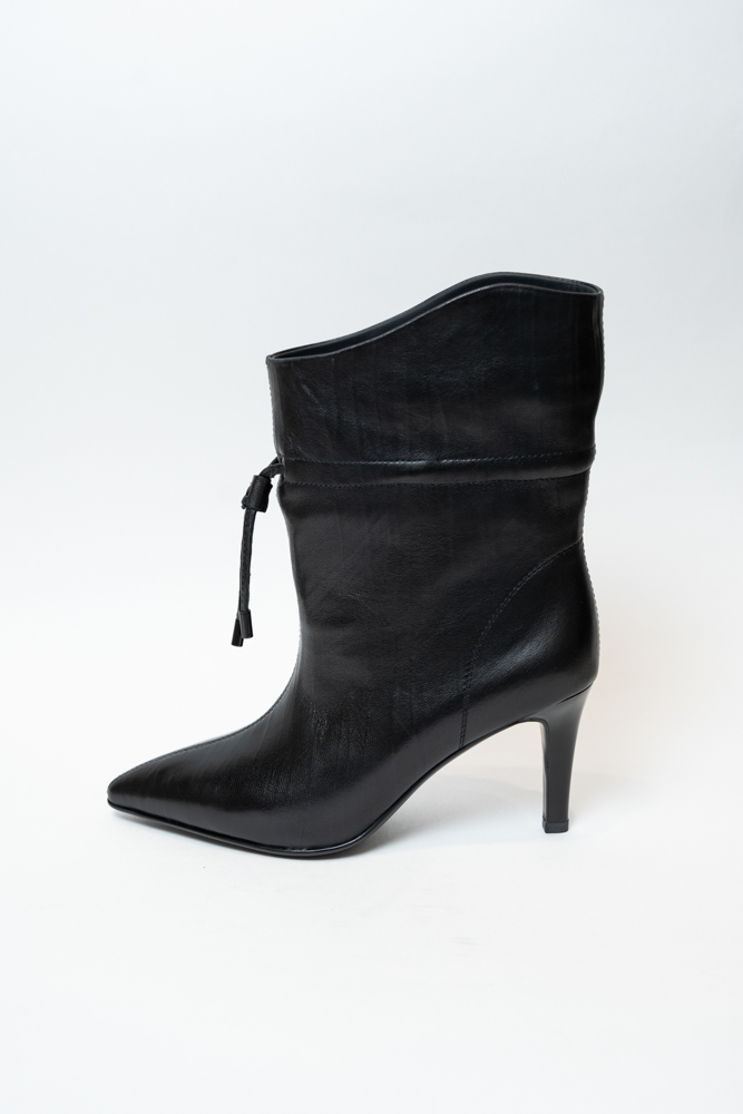 Ботинки женские, арт JA579D-S666-P1661, натуральная кожа, цвет черн.