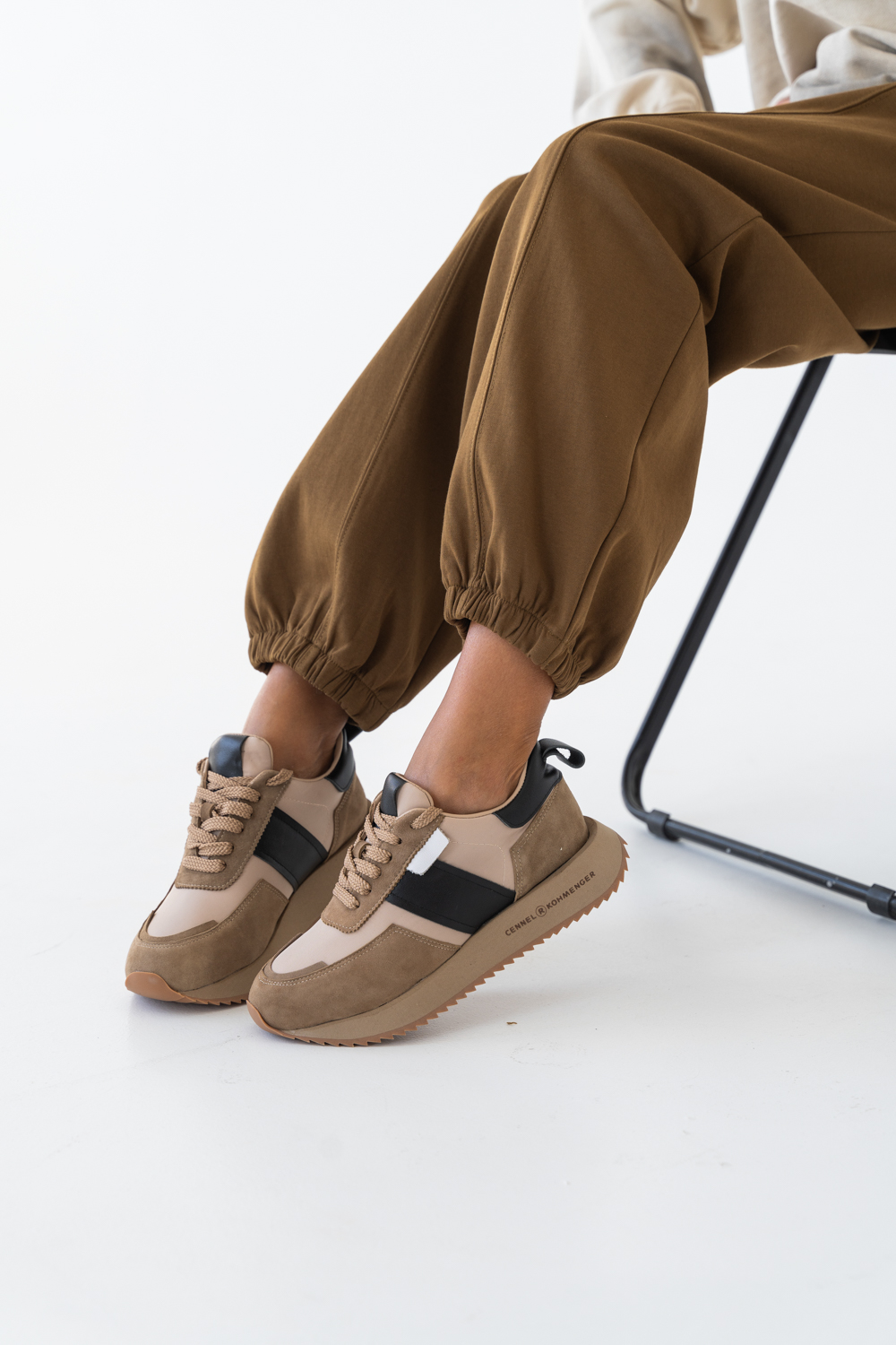 Кроссовки женские, арт 8608-18,натуральная замша/текстиль, цвет беж.