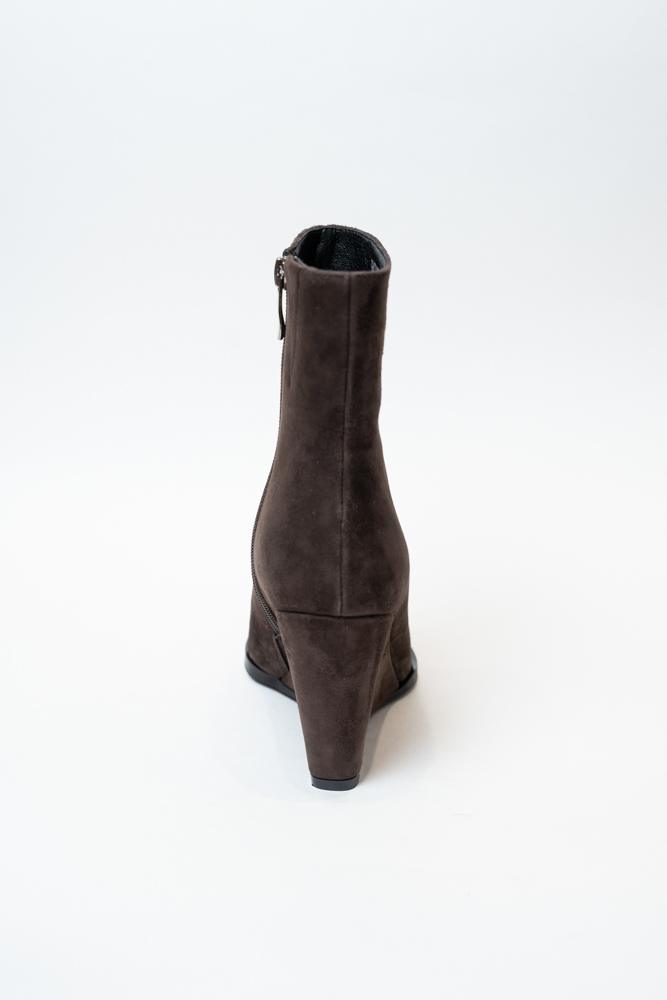 Ботинки женские, арт P111-602/638YF, натуральная замша, цвет кор.