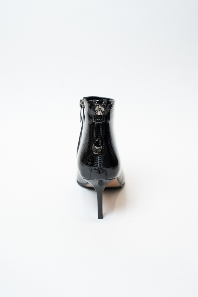 Ботинки женские, арт P113-315/728NP, натуральная лакированная кожа, цвет черн.