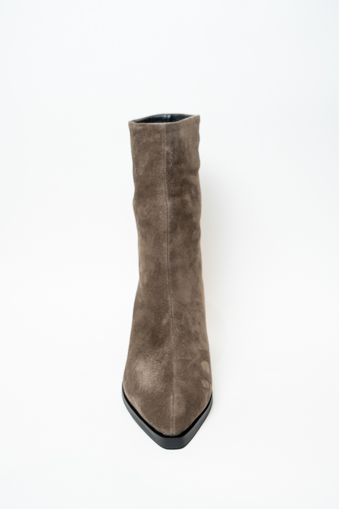 Ботинки женские, арт P111-453ZM/503YF, натуральная замша, цвет беж. Ботинки женские, арт P111-453ZM/503YF, натуральная замша, цвет беж.