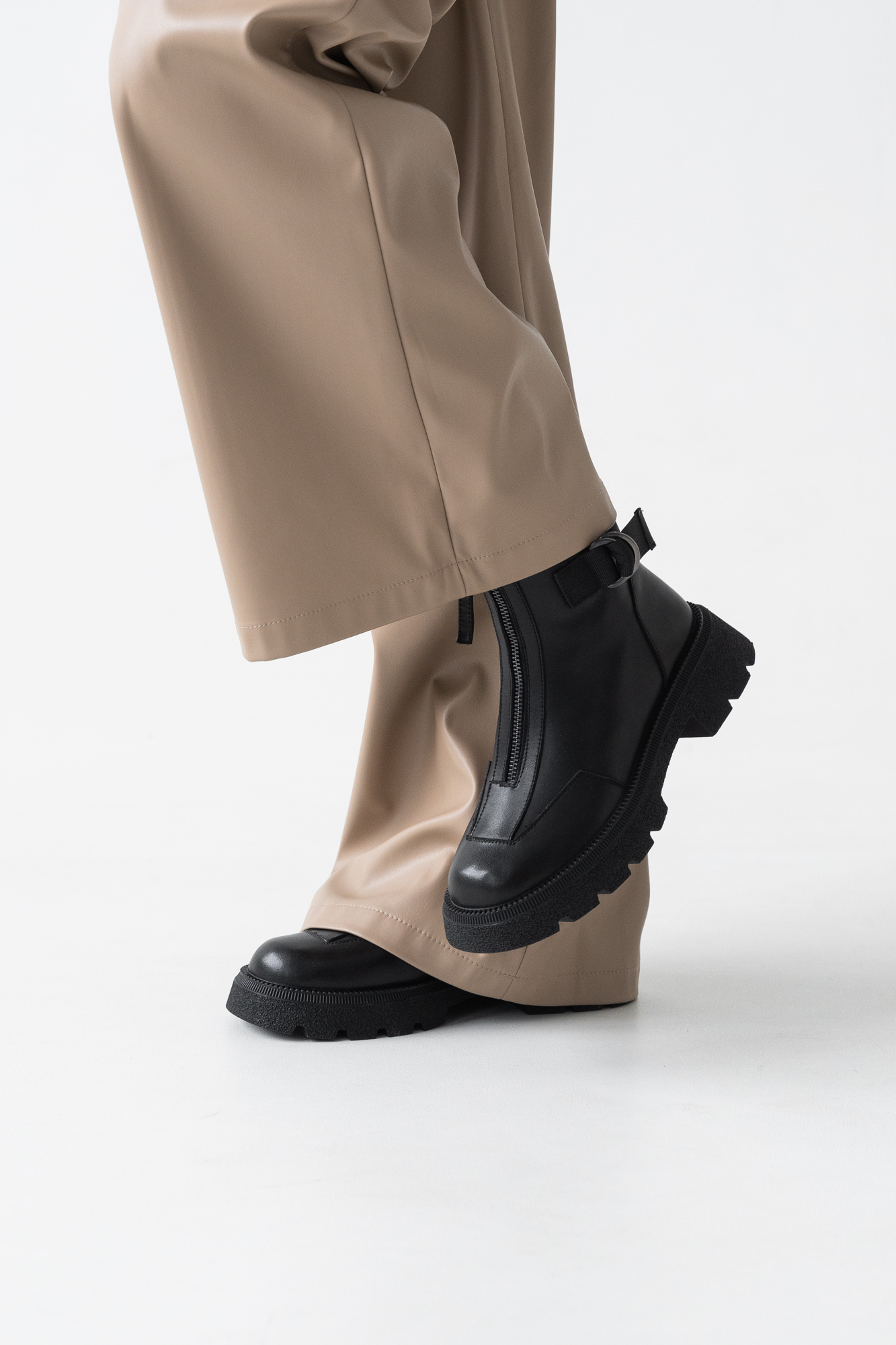 Ботинки женские, арт ZPF5519-Q1359ZM, натуральная кожа, цвет черн. Ботинки женские, арт ZPF5519-Q1359ZM, натуральная кожа, цвет черн.