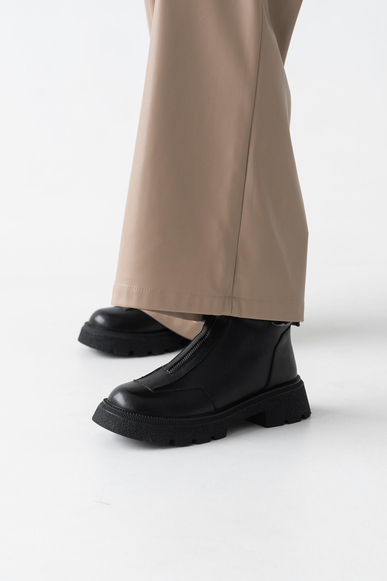 Ботинки женские, арт ZPF5519-Q1359ZM, натуральная кожа, цвет черн. Ботинки женские, арт ZPF5519-Q1359ZM, натуральная кожа, цвет черн.